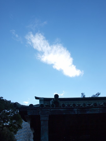 湯島聖堂の人徳門と雲